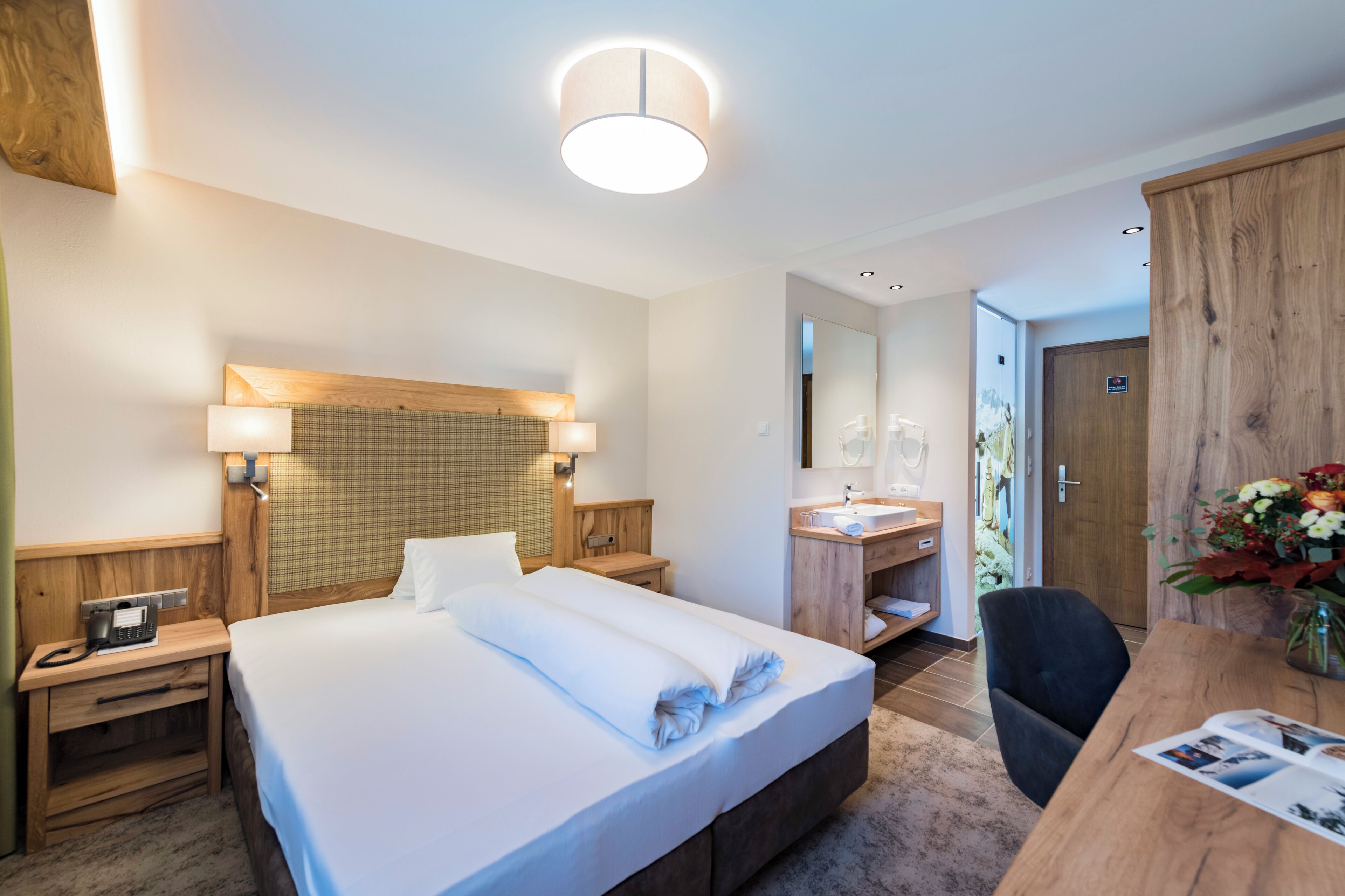 Habitación de diseño doble | Caja fuerte, wifi gratis, ropa de cama