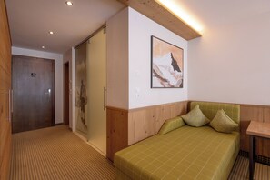 In-room safe, free WiFi, bed sheets - Alpensporthotel Mutterberg (Neustift im Stubaital)