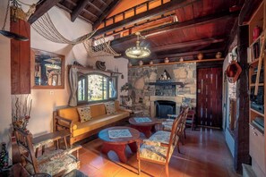 House | 2 bedrooms, desk - Rustic Retreat - Private Pool in Nature s Embrace (Malevizi)