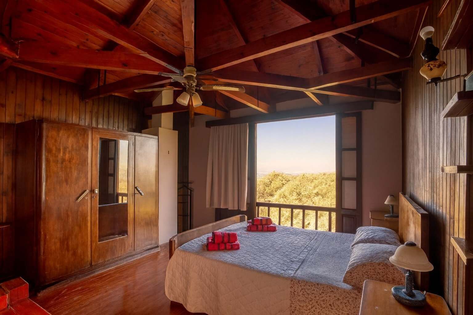 Talo | 2 makuuhuonetta, työpöytä