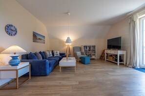 TV, DVD player, books, stereo - Vacation apartment Ostseeglück with pool and sauna New at FeWo-direkt (Dassow)