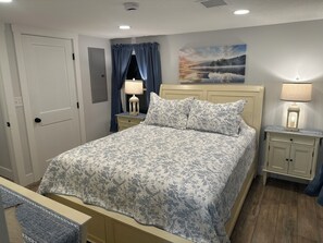 3 bedrooms, iron/ironing board, WiFi, bed sheets