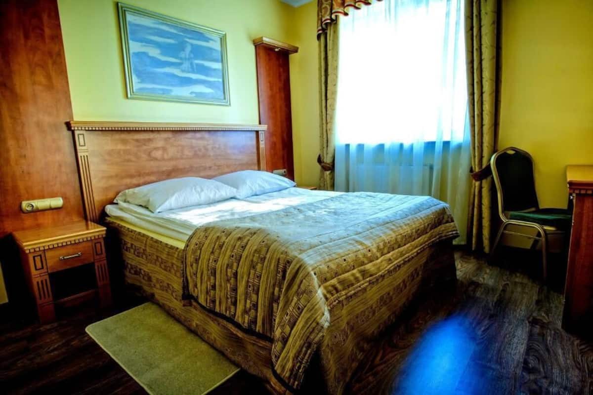 Classic Apartment, Garden View | In-room safe, desk, free WiFi