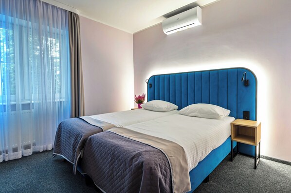 Classic Apartment, Lake View | In-room safe, desk, free WiFi - Hotel Pietrak (Wągrowiec)