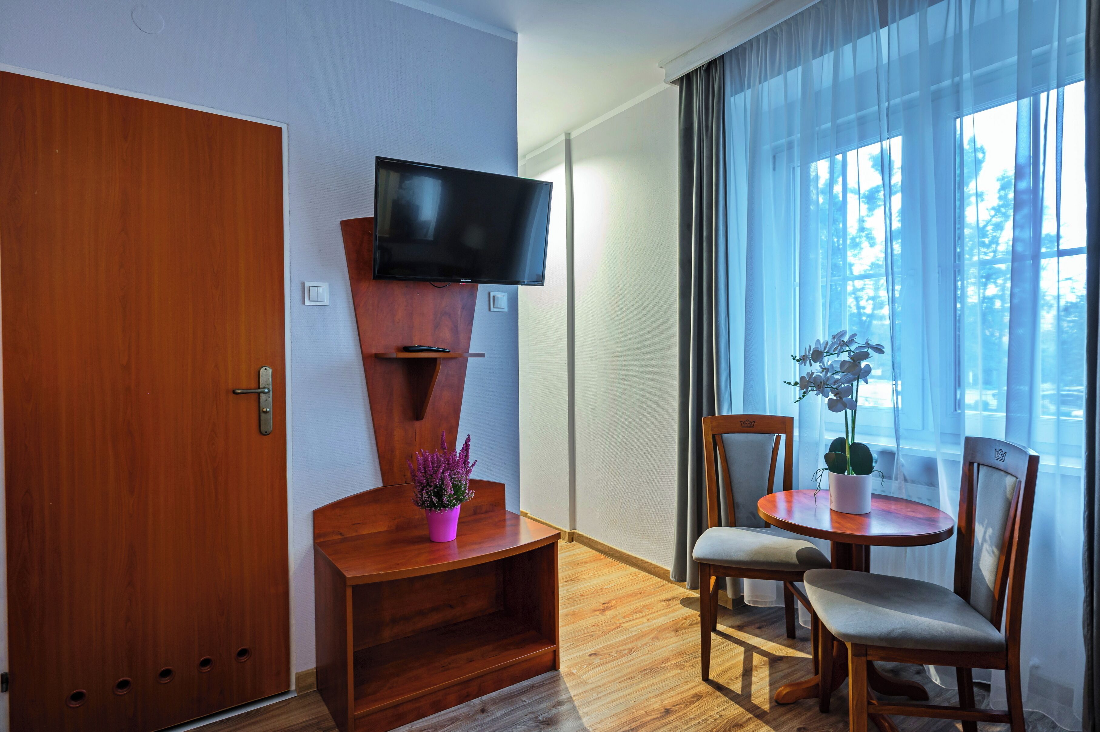 Classic Double or Twin Room, Garden View | In-room safe, desk, free WiFi