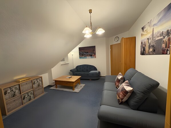 Living area - Apartment 'Westfeld' with Wi-Fi (Bestwig)