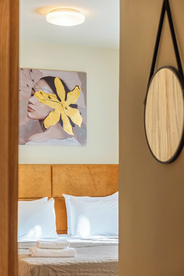 Superior Double or Twin Room, Pool View | In-room safe, soundproofing, free WiFi - Doce Dioses (Malevizi)