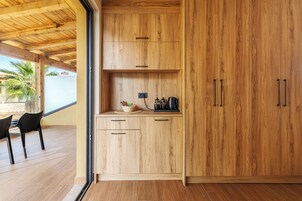 Caja fuerte, sistema de insonorización, wifi gratis