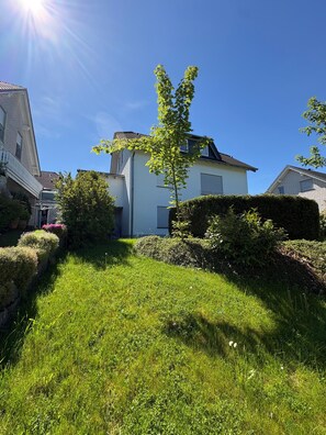 Property grounds - Apartment Ruhrtal – Central Location in Bestwig, Supermarkets Nearby, Garden Access, Fiber Internet (Bestwig)
