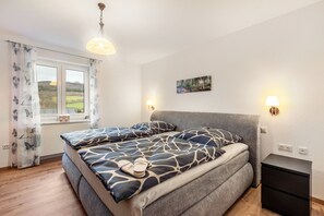 WiFi, bed sheets - Apartment 'Ruhrtal' with Private Terrace and Wi-Fi (Bestwig)