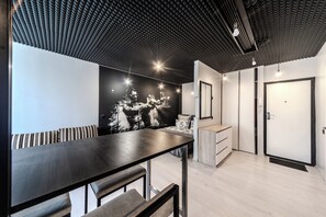 Comfort-huoneisto, kaupunkinäköala | Silitysrauta/-lauta, ilmainen Wi-Fi