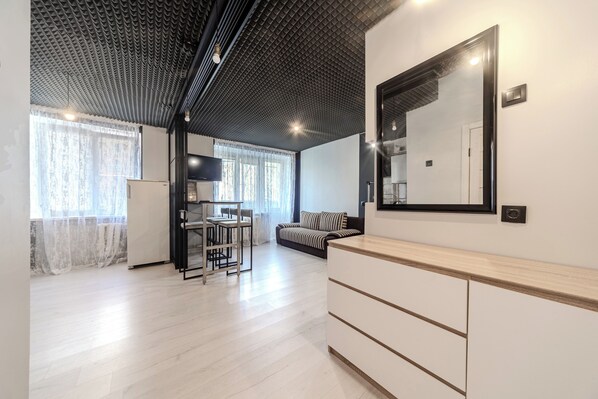 Comfort-huoneisto, kaupunkinäköala | Silitysrauta/-lauta, ilmainen Wi-Fi