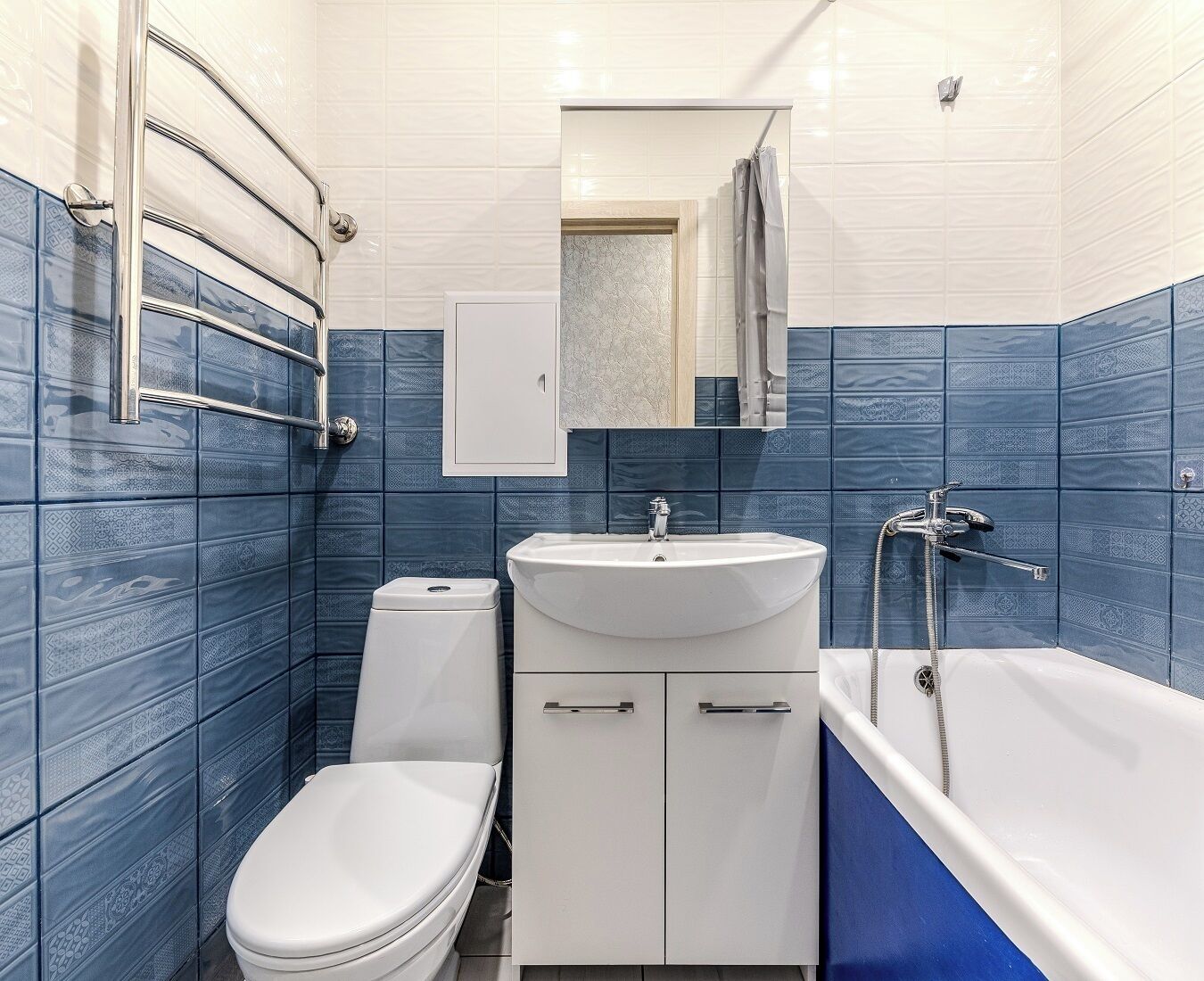 コンフォート コンドミニアム | バスルーム | ヘアドライヤー、タオル、石鹸、トイレットペーパー