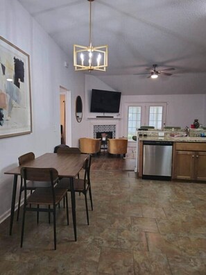 Dining - The Cooler in Pooler Getaway (Chatham County)