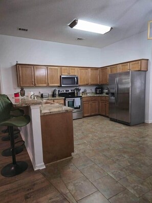Private kitchen - The Cooler in Pooler Getaway (Chatham County)