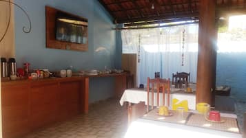 Free daily buffet breakfast