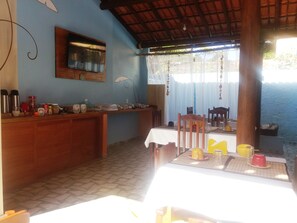 Free daily continental breakfast - Pousada Universo Arraial (Porto Seguro)