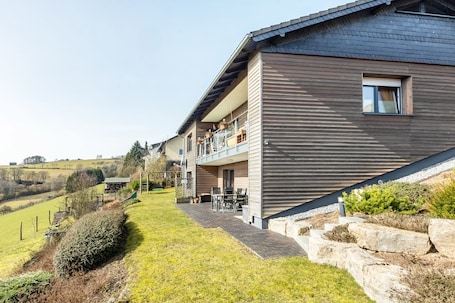 Exterior. Apartment 'Fewo Auszeit Zum Anspel' with Private Terrace, Shared Garden & Wi-Fi