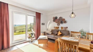 Fernseher, DVD-Player, Stereoanlage