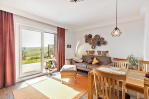 Fernseher, DVD-Player, Stereoanlage