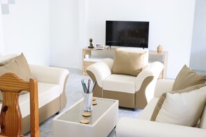 Living area - Garden Suite Apartment 3 minutes to the beach and the port (Trou D'eau Douce)