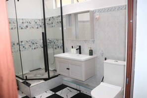 Bathroom - Garden Suite Apartment 3 minutes to the beach and the port (Trou D'eau Douce)