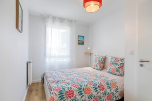 Bügeleisen/Bügelbrett, Reisekinderbett, kostenloses WLAN, Bettwäsche