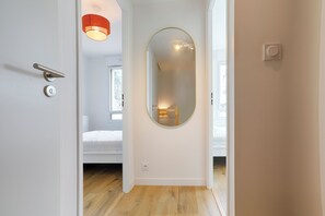Bügeleisen/Bügelbrett, Reisekinderbett, kostenloses WLAN, Bettwäsche