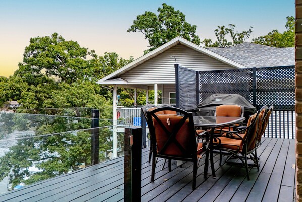 Outdoor dining - Lakefront Luxury with Boat Slip, Decks & Kayaks at 17mm (Osage Beach)