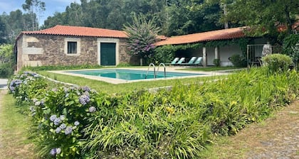 Ferienhaus 'Eira Country House' mit Bergblick und Pool