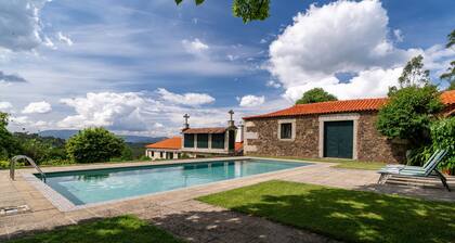 Maison de vacances 'Eira Country House' avec vue sur la montagne et piscine