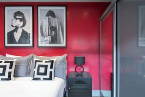 1 habitación, tabla de planchar con plancha, cuna de viaje y wifi 