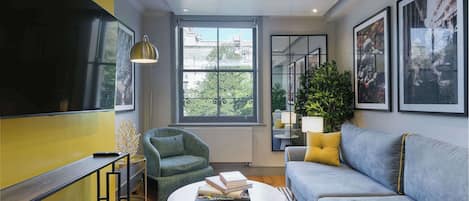 Téléviseur, bureau