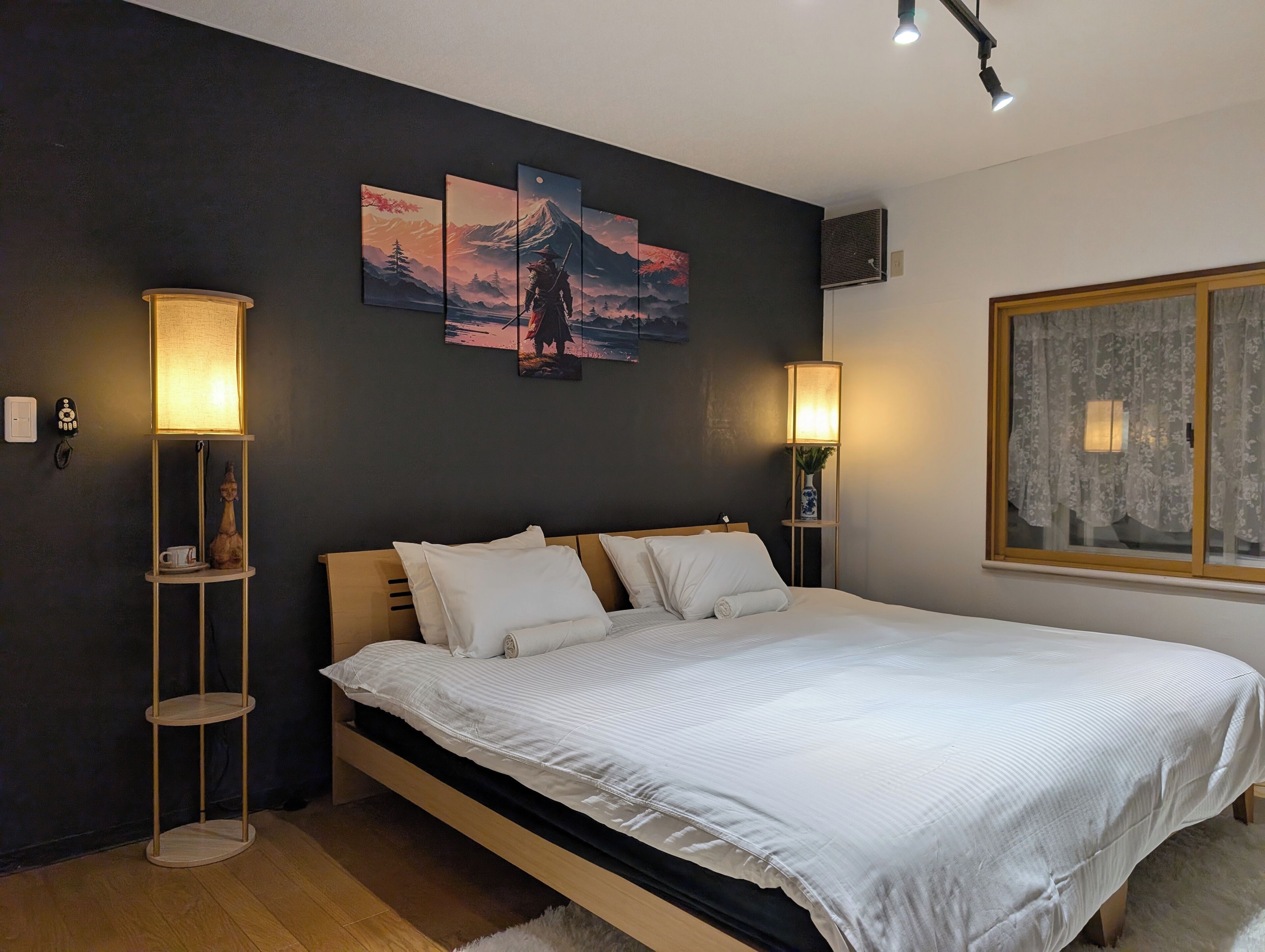 Iron/ironing board, Internet, bed sheets