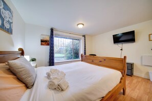 Apartment (2 Bedrooms) | Interior - 6 Mi to Downtown Seattle: Step-free Apt w/ Patio (Seattle)