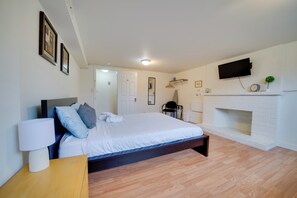 Apartment (2 Bedrooms) | Interior - 6 Mi to Downtown Seattle: Peaceful Apt w/ Patio (Seattle)