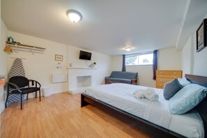 Apartment (2 Bedrooms) | Interior - 6 Mi to Downtown Seattle: Step-free Apt w/ Patio (Seattle)