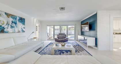 3 Mi to Beach! Poolside Escape in Fort Lauderdale