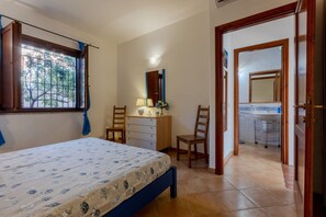 2 Schlafzimmer, Bügeleisen/Bügelbrett