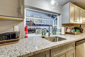 Interior - Russian River Retreat! Woodsy Guerneville Bungalow (Guerneville)