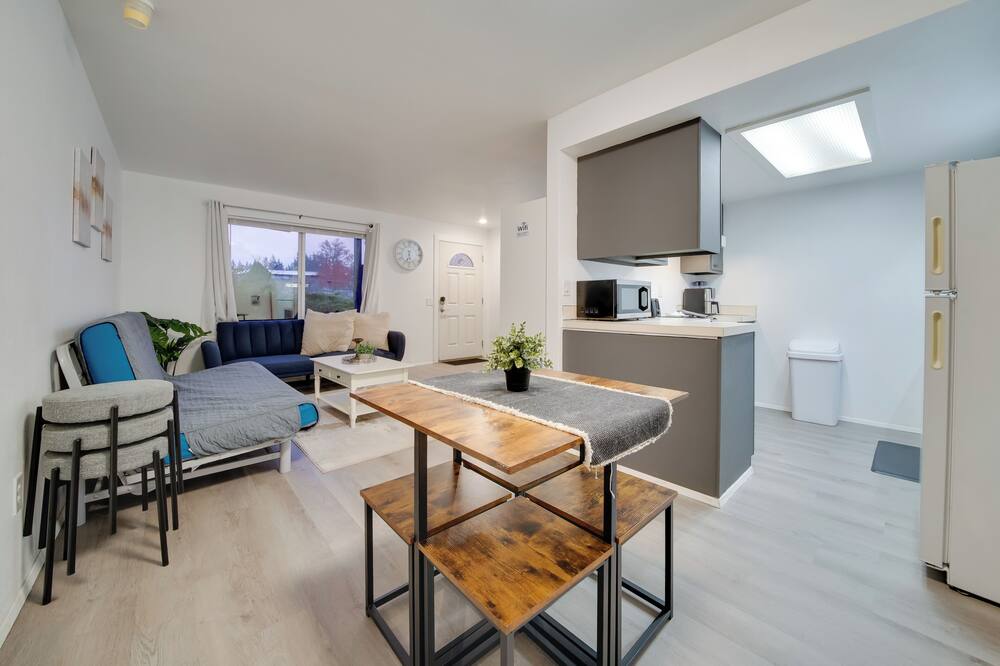 Near Tech Hub & Transit: Central Bellevue Home