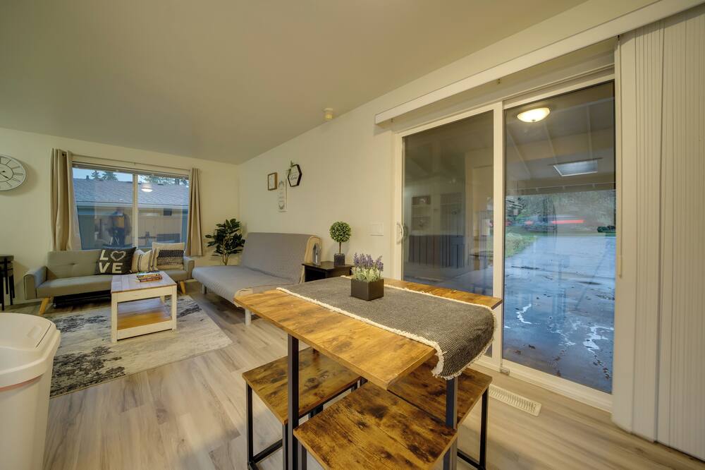 Eastside Tech Hub Home Base Near I-90 & Factoria!