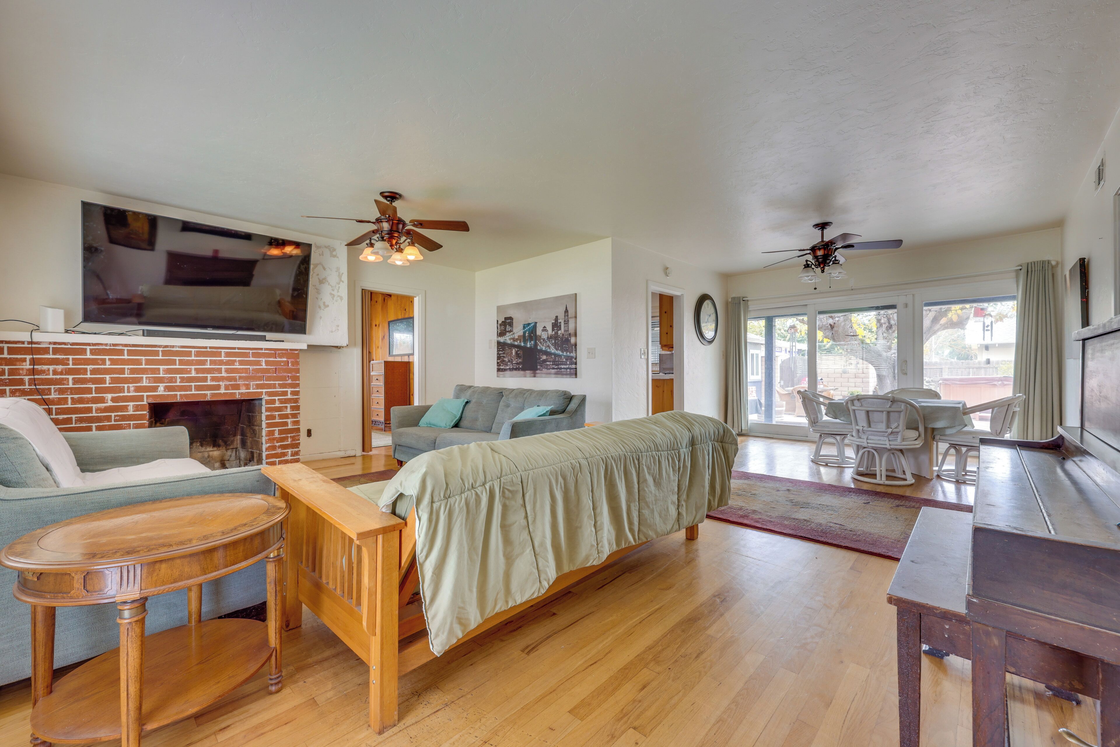 House (3 Bedrooms) | Interior