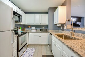 Apartment (2 Bedrooms) | Interior - 9 Mi to Uncg & Dtwn: Suburban Family Condo (Greensboro)