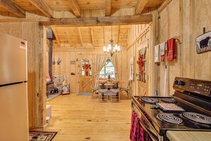 House (2 Bedrooms) | Interior