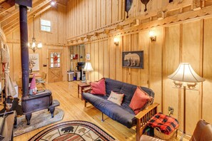 House (2 Bedrooms) | Interior