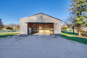 Interior - Fully Updated! Zanesville Home w/ River Views (Zanesville)