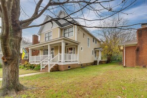 House (4 Bedrooms) | Interior - Centrally Located Hampton Roads Home w/ Game Room! (Portsmouth)