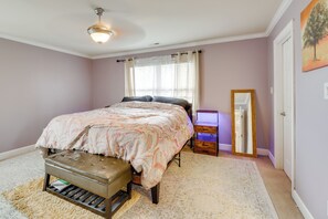 Interior - Centrally Located Hampton Roads Home w/ Game Room! (Portsmouth)