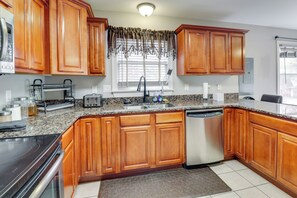 Interior - Centrally Located Hampton Roads Home w/ Game Room! (Portsmouth)